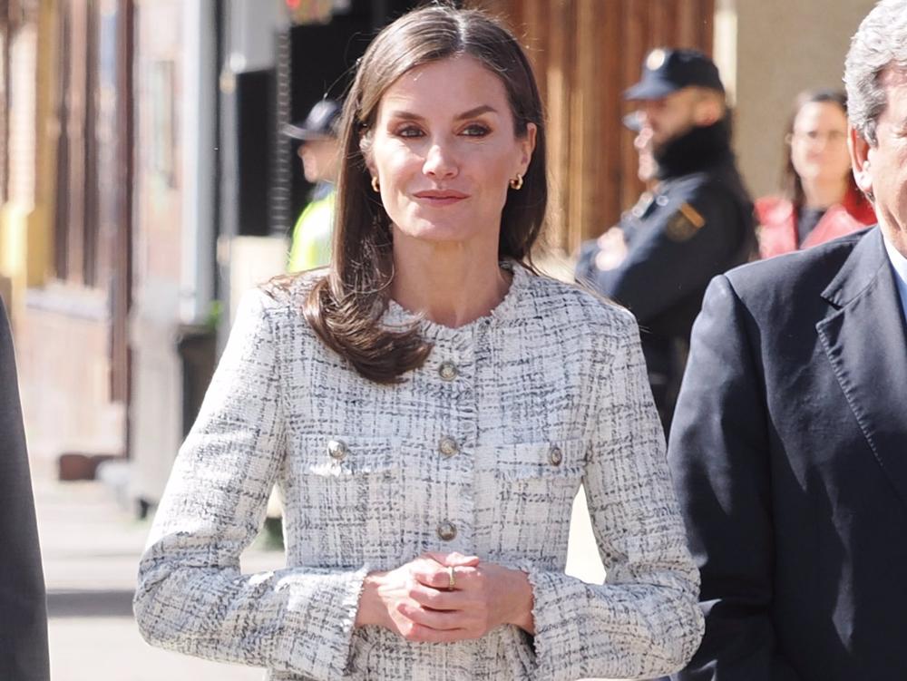 La Reina Letizia ha estrenado una chaqueta de tweed de Massimo Dutti ideal La
