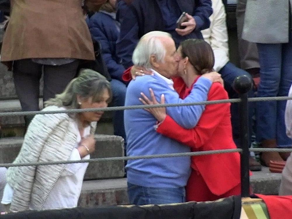 MANUEL BENÍTEZ Y VIRGINIA TROCONIS EN LA PLAZA DE TOROS DE MORÓN DE LA FRONTERA MANUEL