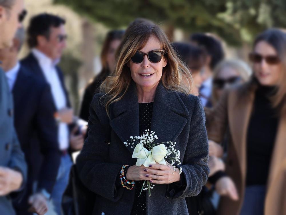 LARA DIBILDOS DESPIDE PARA SIEMPRE A SU MADRE, LAURA VALENZUELA LARA