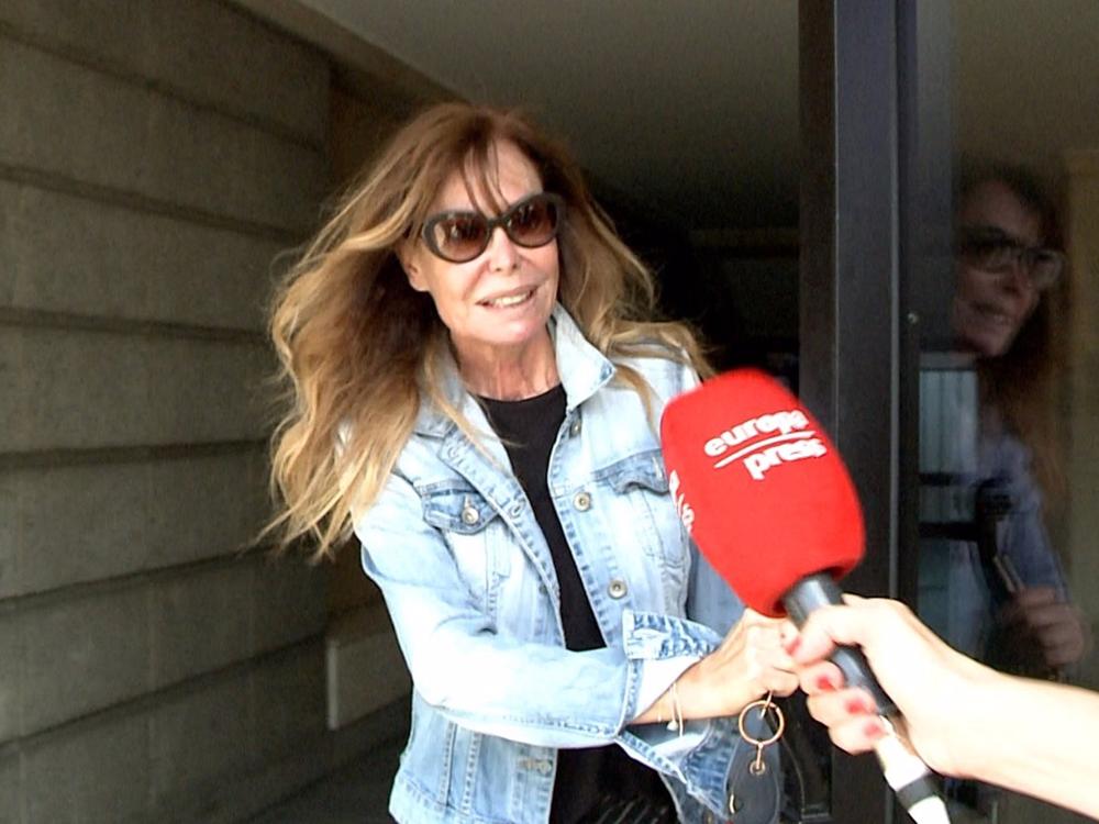 LARA DIBILDOS REAPARECE TRAS EL FALLECIMIENTO DE SU MADRE, LAURA VALENZUELA LARA