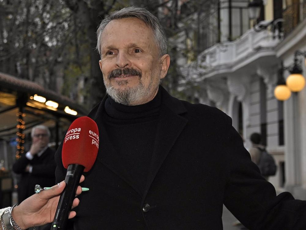 Miguel Bosé, llegando al Teatro Real Miguel