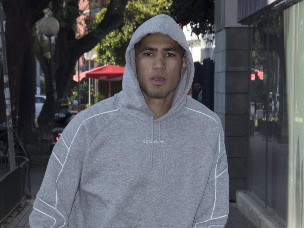 Archivo - ACHRAF HAKIMI LLEGA AL HOSPITAL ACOMPAÑADO POR SU PAREJA HIBA ABOUK ACHRAF HAKIMI HIBA ABOUK PERRO HOSPITAL Óscar Ortiz / Europa Press (Foto De ARCHIVO) 03/4/2019 Archivo