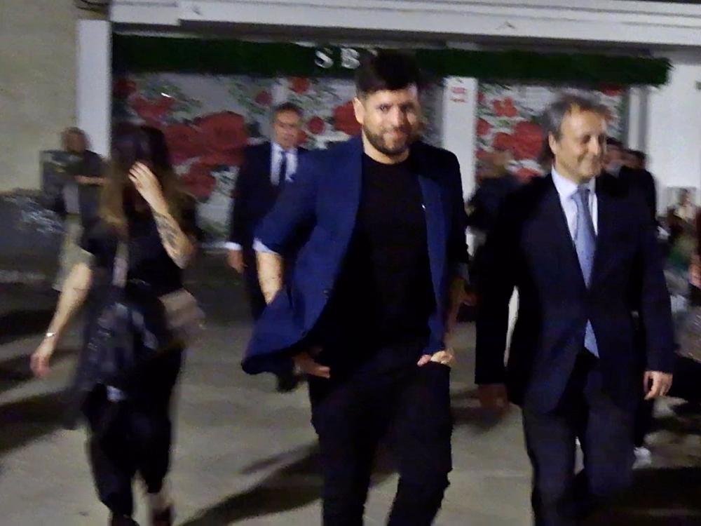 PABLO LÓPEZ Y SU NOVIA, LAURA RUBIO, EN SEVILLA PABLO
