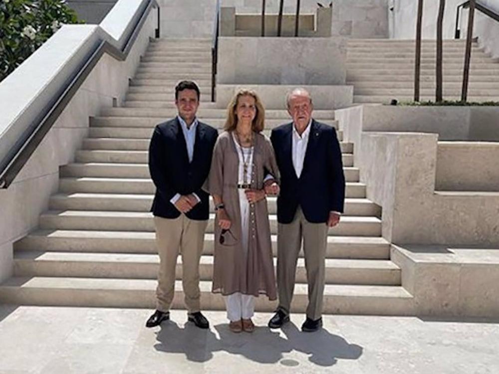 El Rey Juan Carlos, la Infanta Elena y Froilán, juntos en Abu Dabi el Domingo de Resurrección El
