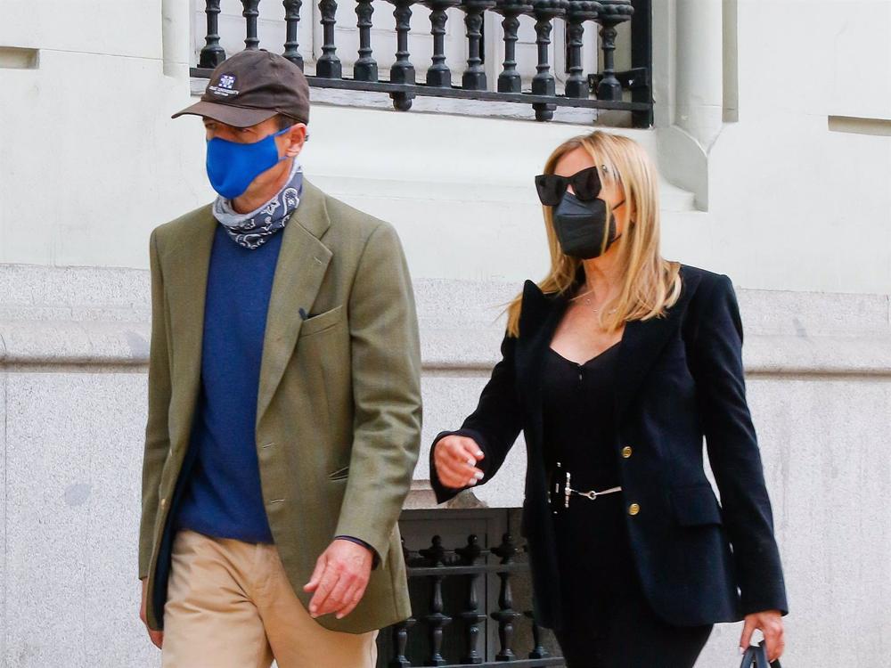 ALESSANDRO LEQUIO Y ANA OBREGÓN ACUDEN AL NOTARIO PARA ABRIR EL TESTAMENTO DE SU HIJO ALESSANDRO
