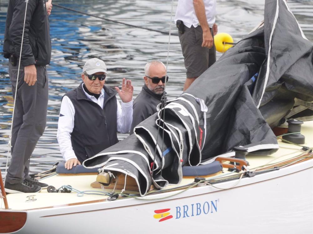 Don Juan Carlos ha salido a navegar con 'El bribón' Don