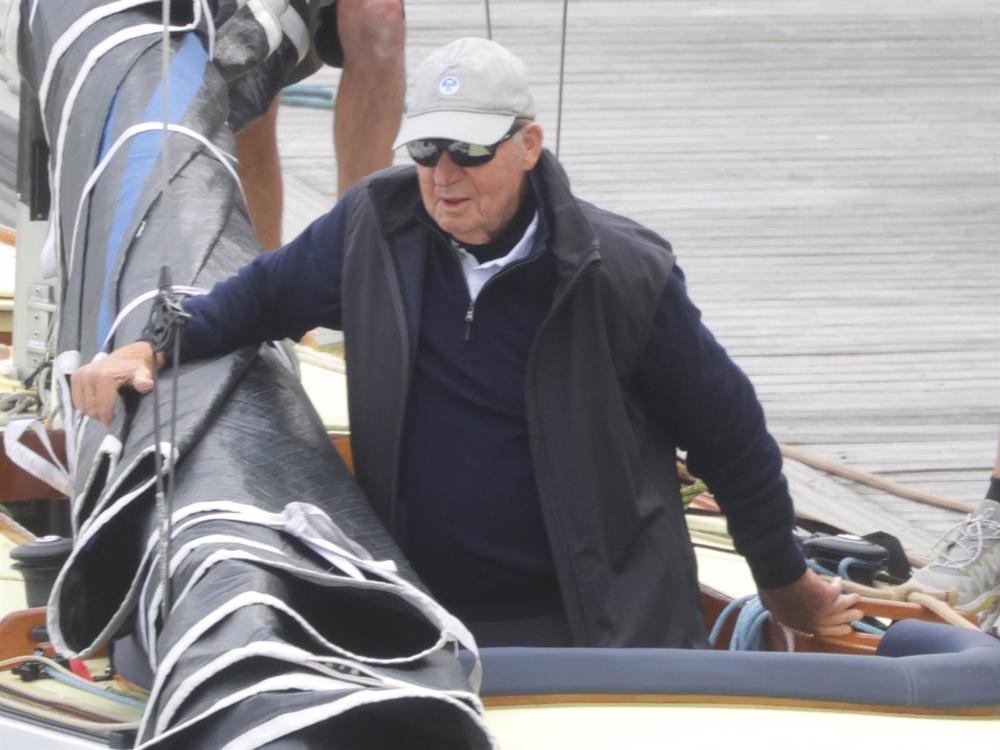 El Rey Juan Carlos ha vuelto a salir a navegar a bordo de 'El Bribón' El