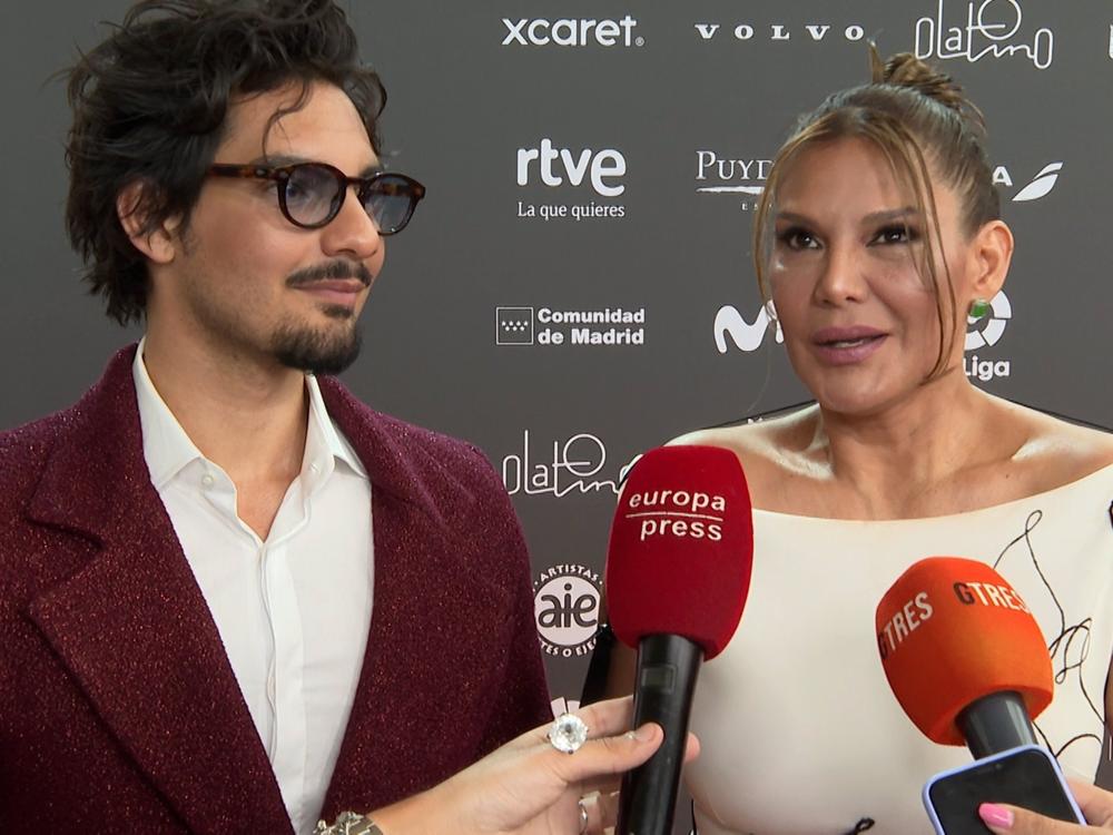 IVONNE REYES Y SU HIJO ALEJANDRO EN LOS PREMIOS PLATINO 2023 IVONNE