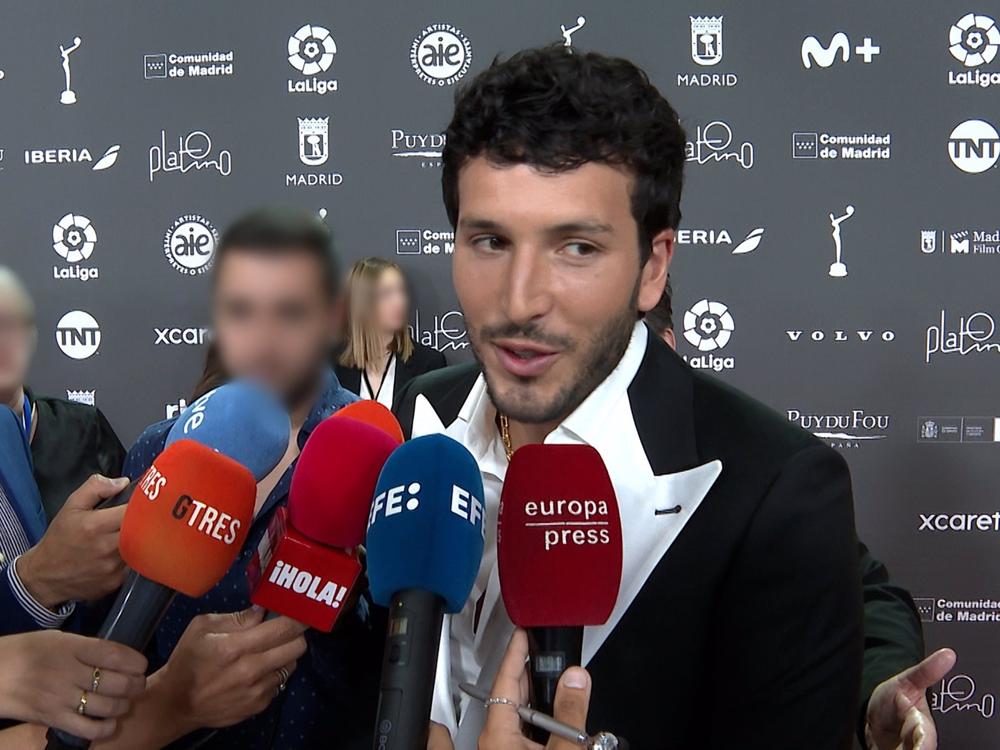 SEBASTIÁN YATRA EN LOS PREMIOS PLATINO 2023 SEBASTIÁN
