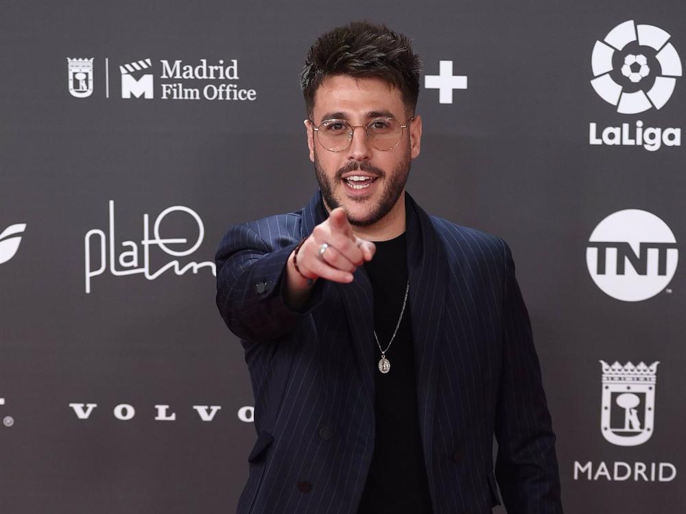 ANTONIO JOSÉ EN LA ALFOMBRA ROJA DE LOS PREMIOS PLATINO ANTONIO