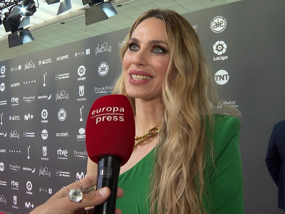 VANESA ROMERO EN LA ALFOMBRA ROJA DE LOS PREMIOS PLATINO 2023 VANESA