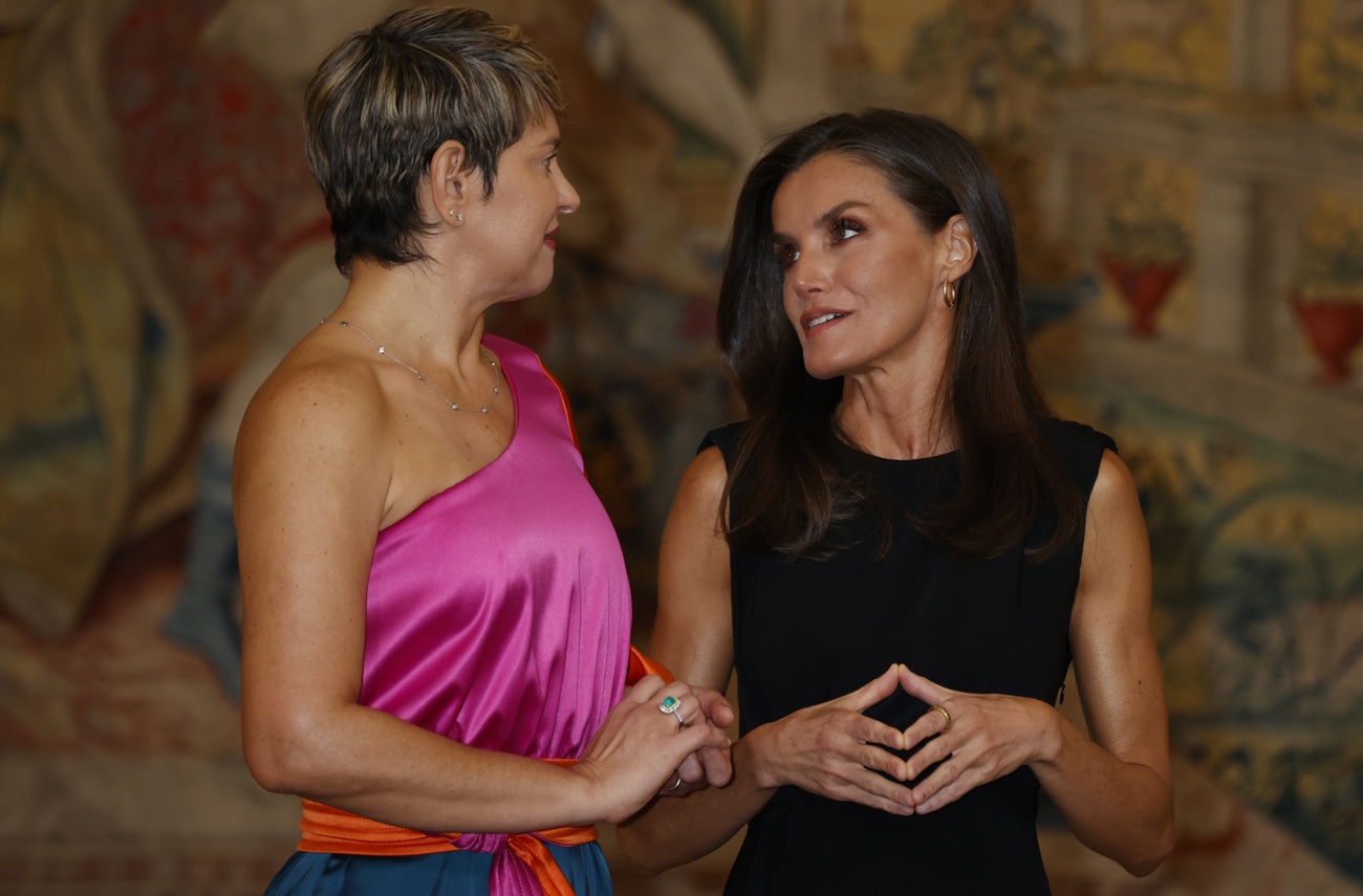 Como o sol e a lua: a rainha Letizia e a primeira-dama Verónica brilham em looks completamente opostos