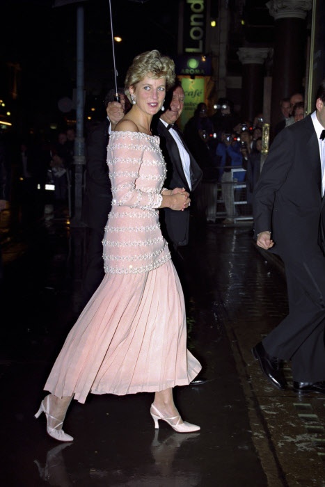 La figure de Diana est revenue dans la sphère médiatique. La figure de Diana est revenue dans la sphère médiatique.