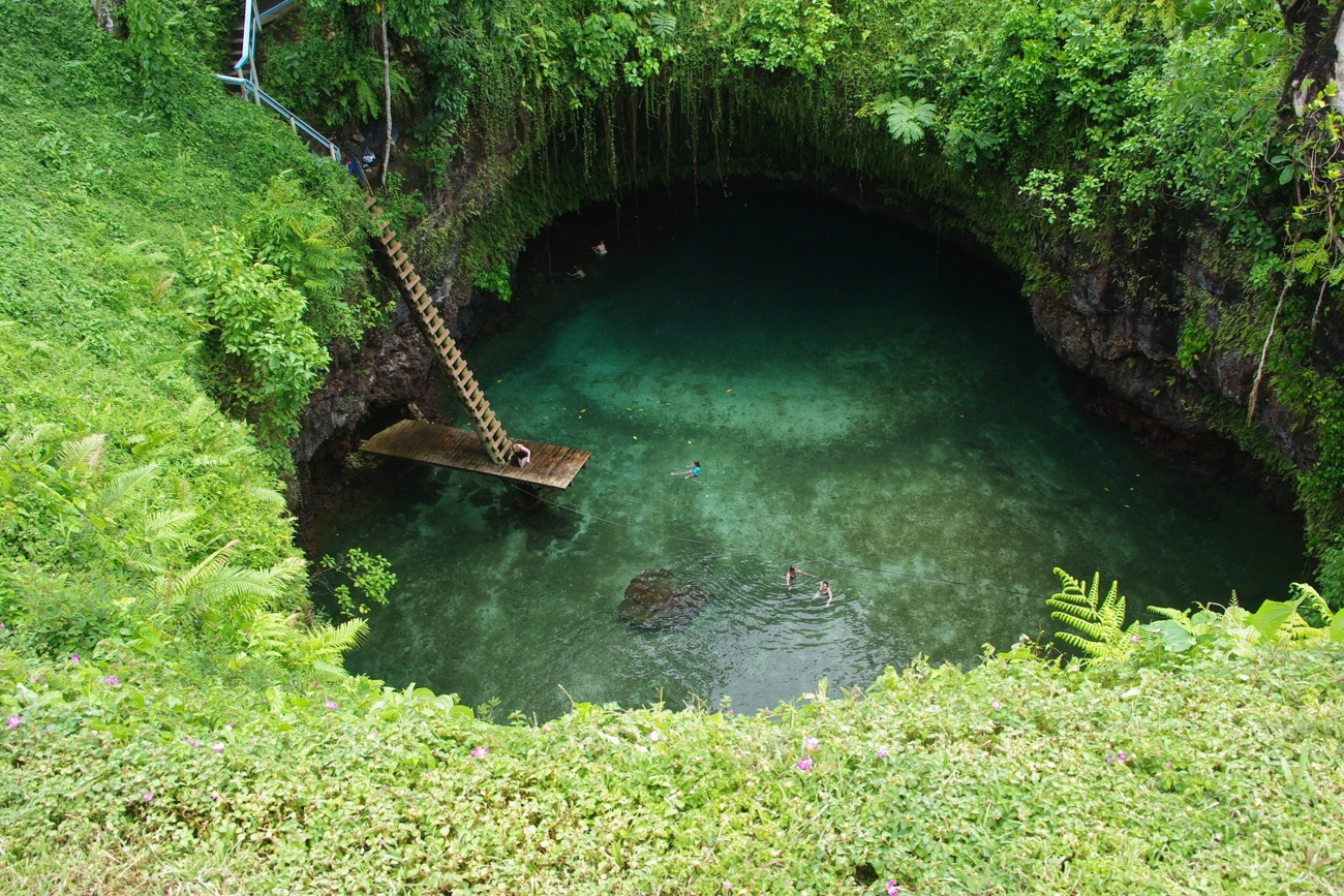 Vers sa fosse océanique (Samoa)