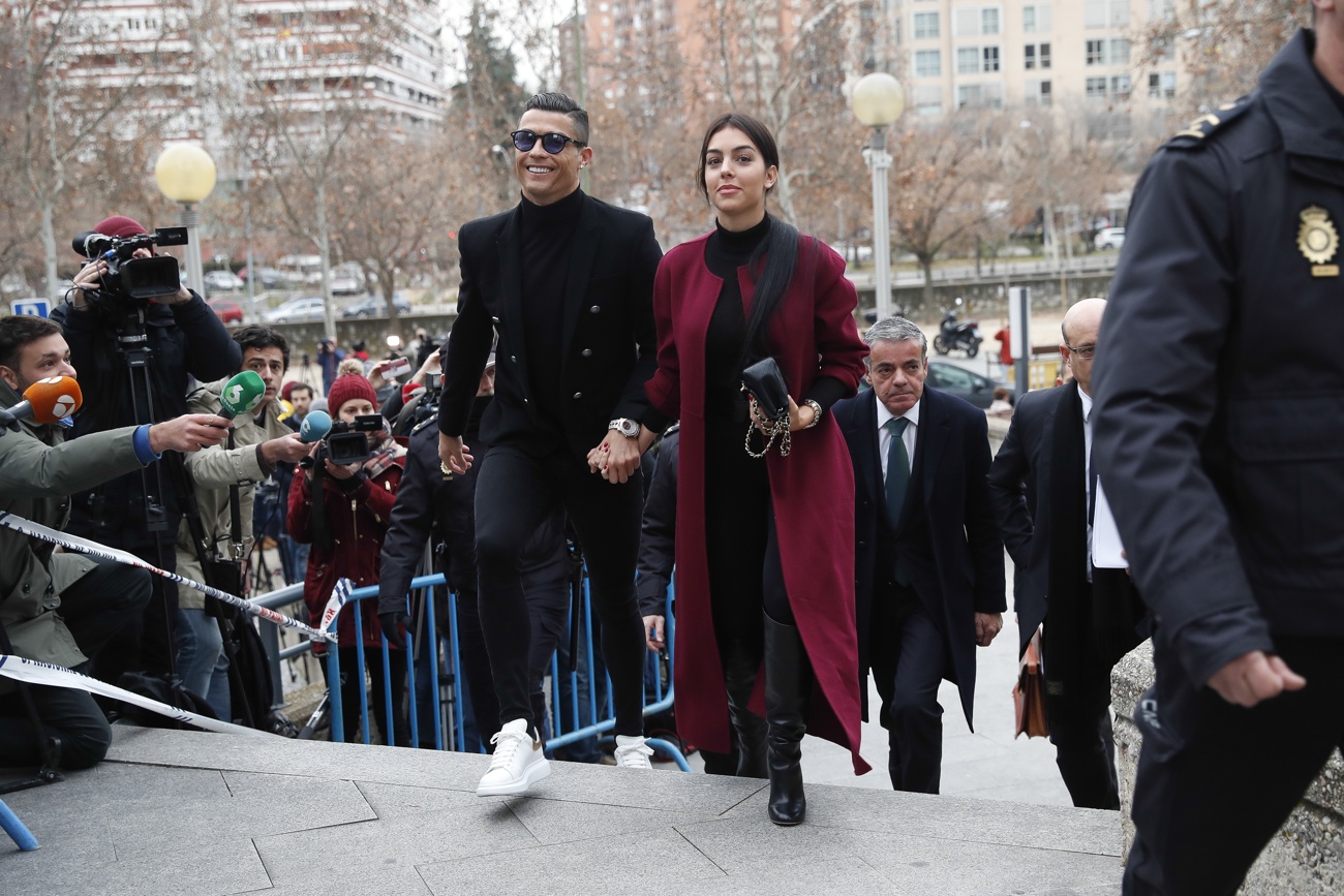 Georgina et Cristiano Ronaldo démentent les rumeurs de crise en portant un toast à l’amour