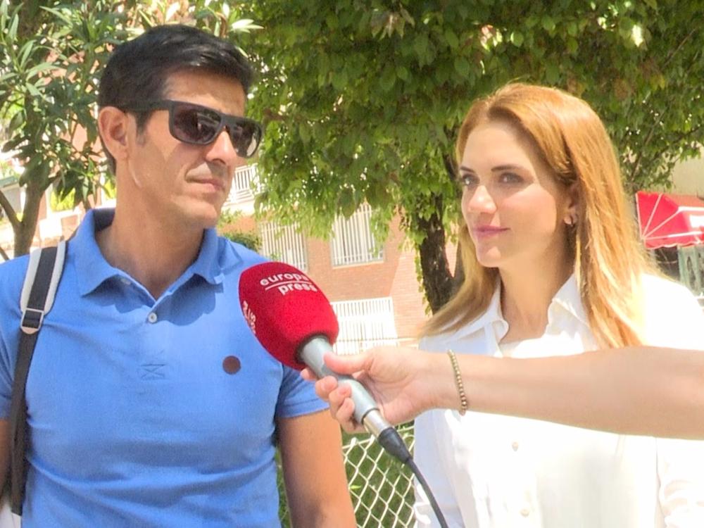 Beatriz Trapote junto a Víctor Janeiro Beatriz