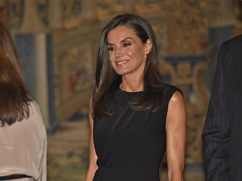 LA REINA LETIZIA EN LA RECEPCIÓN DEL PRESIDENTE DE COLOMBIA Y LA PRIMERA DAMA LA