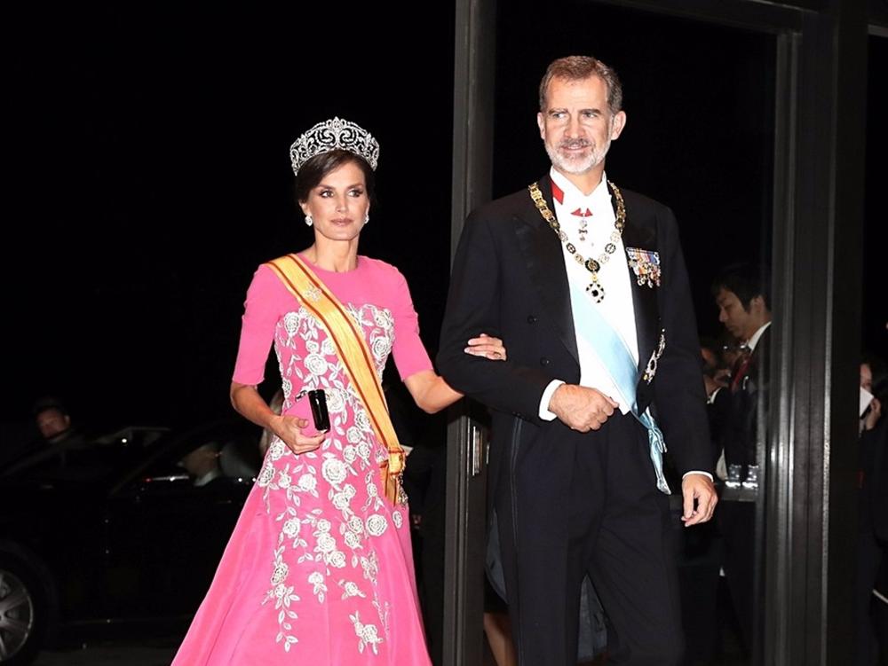 Los Reyes, Doña Letizia y Don Felipe, en la cena de gala de entronización del Emperador Naruhito Los