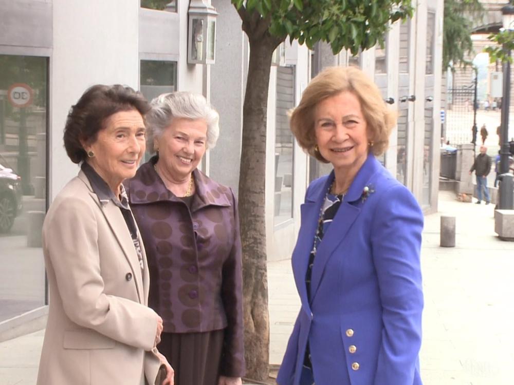 La Reina Sofía, con Ana de Orleans y Paloma O'Shea a su llegada a la Escuela Superior de Música Reina Sofía La
