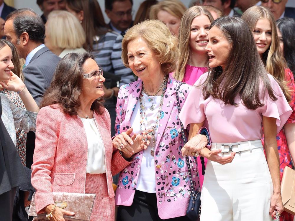 PALOMA ROCASOLANO, DOÑA SOFÍA Y LA REINA LETIZIA EN LA CONFIRMACIÓN DE LA INFANTA SOFÍA PALOMA