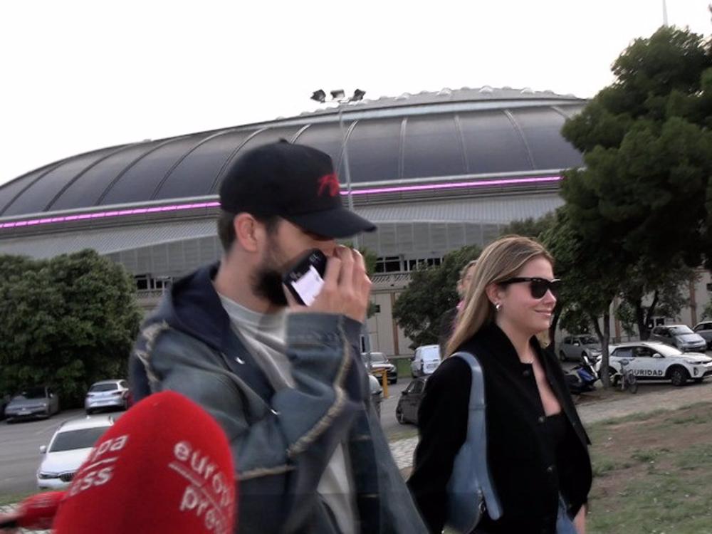 Gerard Piqué y Clara Chía llegando al concierto de Coldplay. Gerard