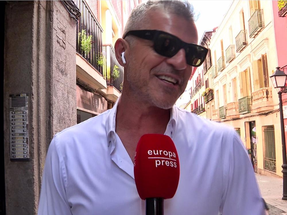 RA, AMIGO DE ANA OBREGÓN RA,