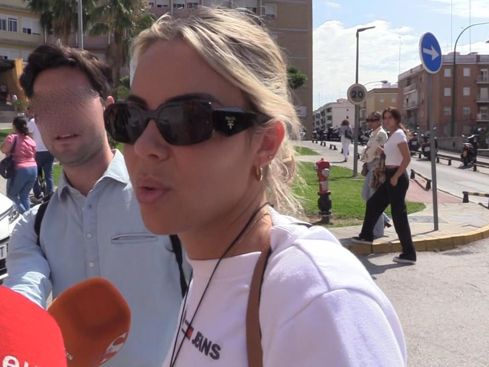Alba Silva, llegando al hospital Virgen del Rocío de Sevilla este viernes Alba
