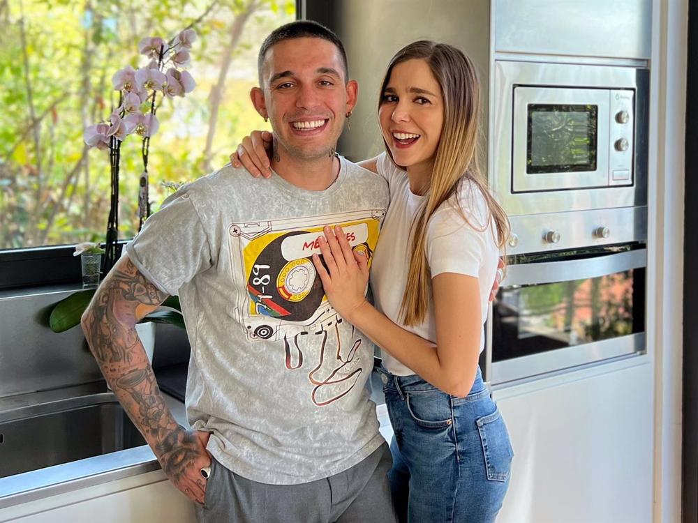 Víctor Elías y Natalia Sánchez se han intercambiado sus hogares por unos días Víctor