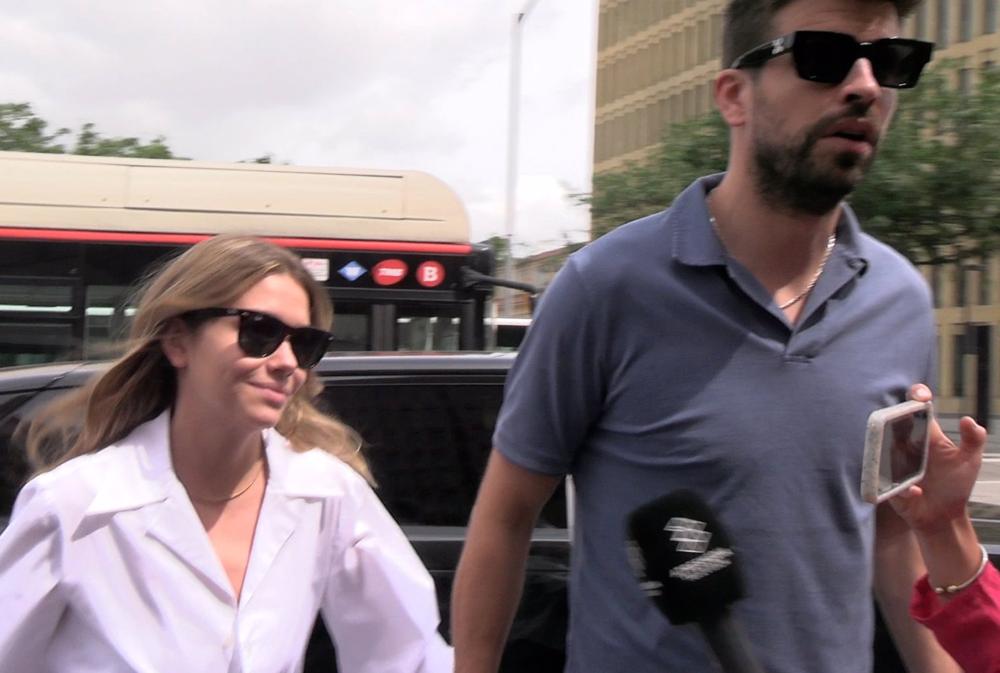 Gerard Piqué y Clara Chía a su llegada al juzgado de Instrucción número 6 de Barcelona para declarar contra el paparazzi Jordi Martin Gerard