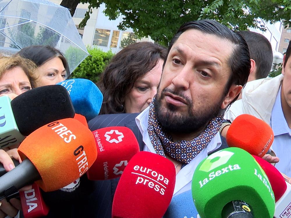 RAFAEL AMARGO A LA SALIDA DE LOS JUZGADOS RAFAEL
