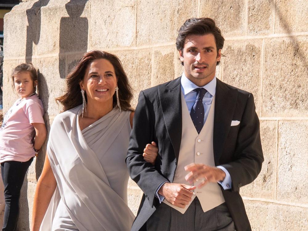 CARLOS SAINZ JR Y SU MADRE, REYES VÁZQUEZ DE CASTRO CARLOS