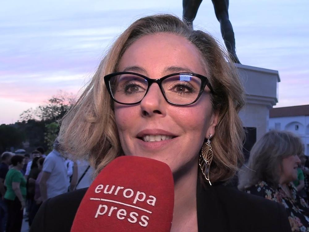 ROCÍO CARRASCO EN LA INAUGURACIÓN DE UN MONUMENTO A SU PADRE, PEDRO CARRASCO, EN ALOSNO ROCÍO