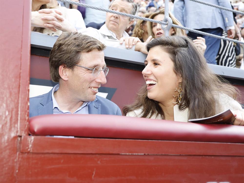 José Luis Martínez Almeida y Teresa Urquijo en Las Ventas José