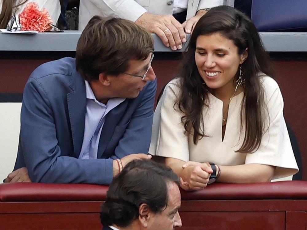 José Luis Martínez-Almeida y Teresa Urquijo disfrutan de una tarde de toros en la Plaza de las Ventas José
