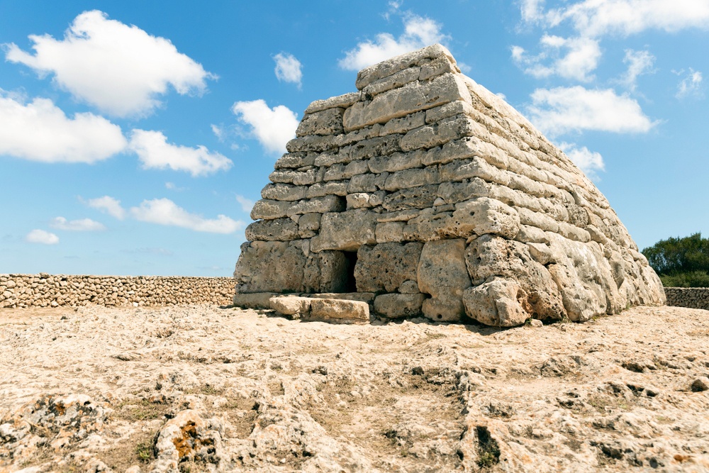 Naveta d'Es Tudons (España) Naveta d'Es Tudons (España)