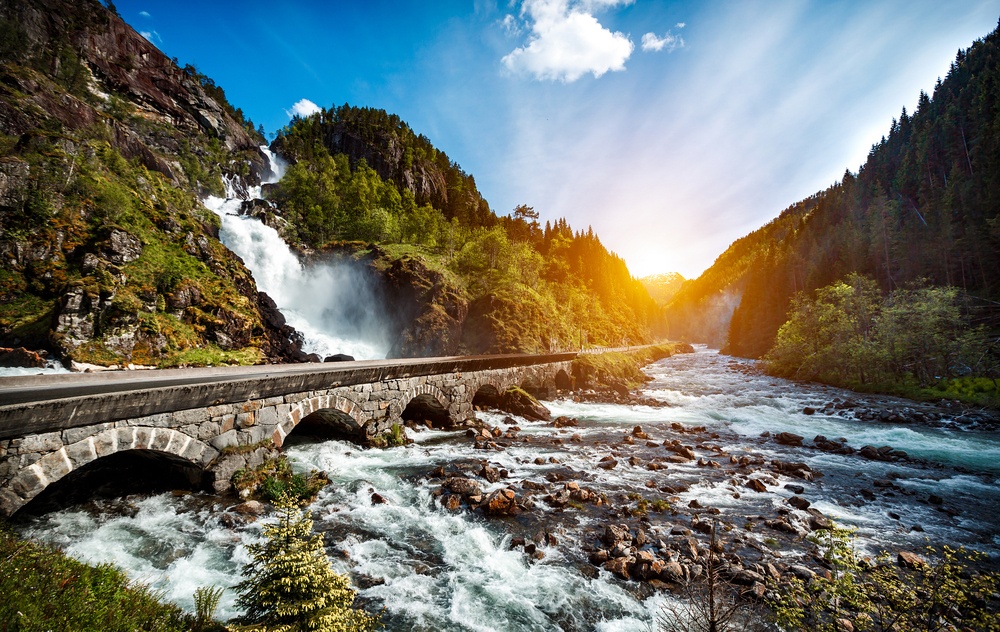 Cascada de Låtefossen, Noruega Cascada de Låtefossen, Noruega