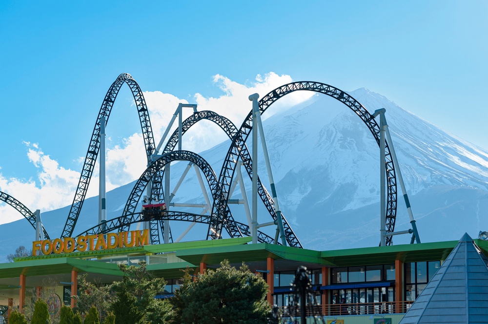 Montaña rusa Takabisha en Japón Montaña rusa Takabisha en Japón