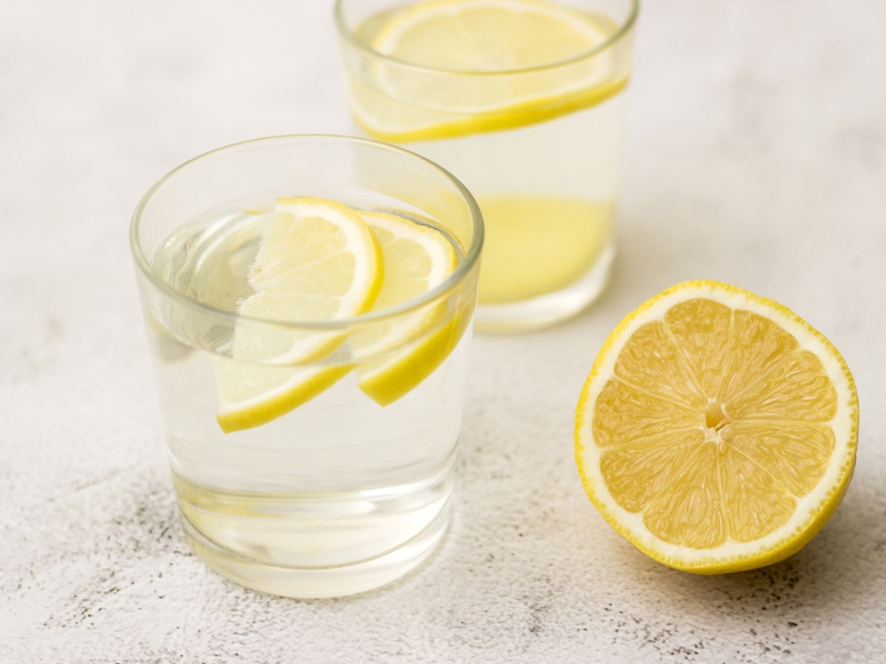 Agua con limón Agua con limón