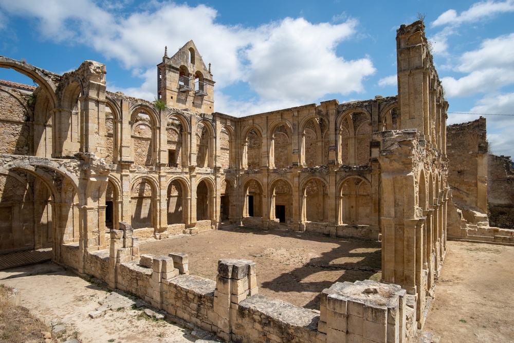10 monasterios y conventos abandonados en España