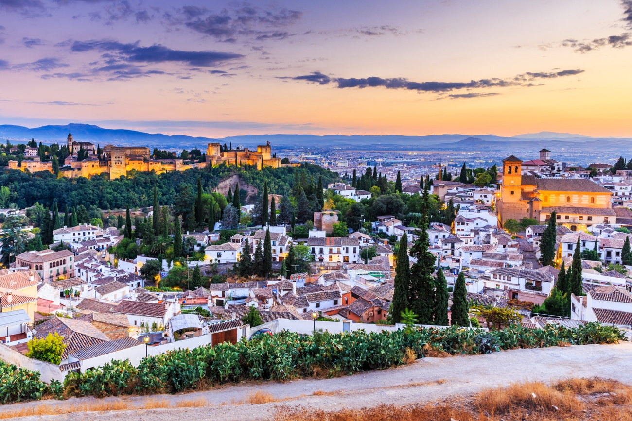 Granada se sitúa a la cabeza Granada se sitúa a la cabeza