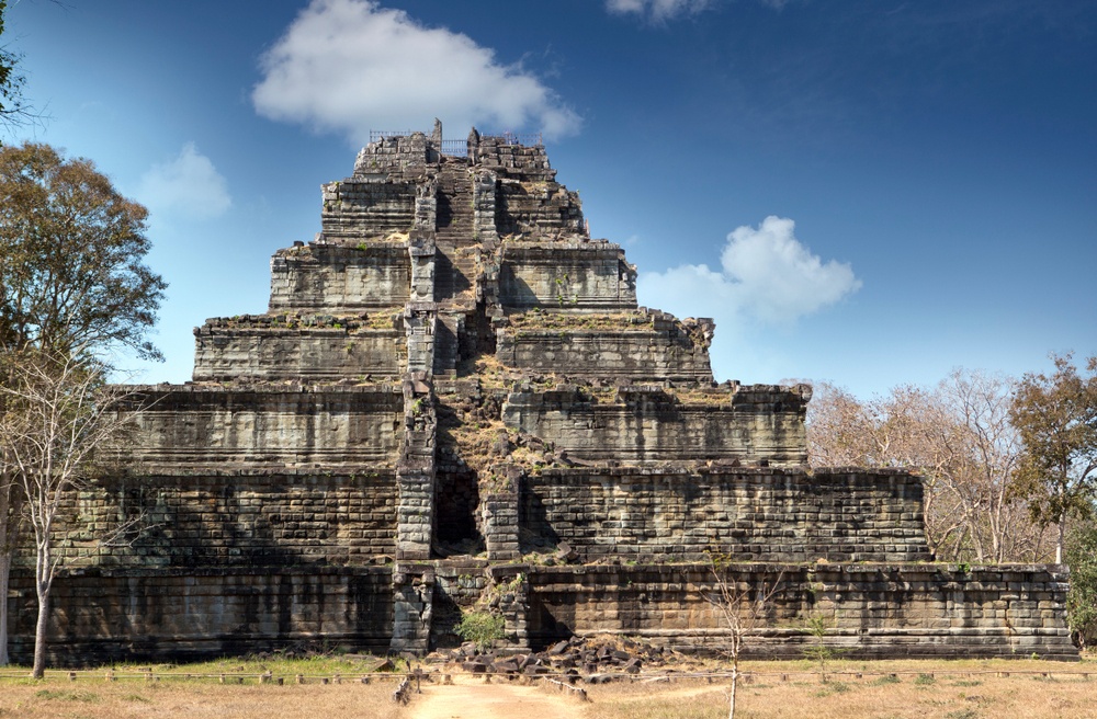 Pirámide Prasat Prang en Koh Ker (Camboya) Pirámide Prasat Prang en Koh Ker (Camboya)