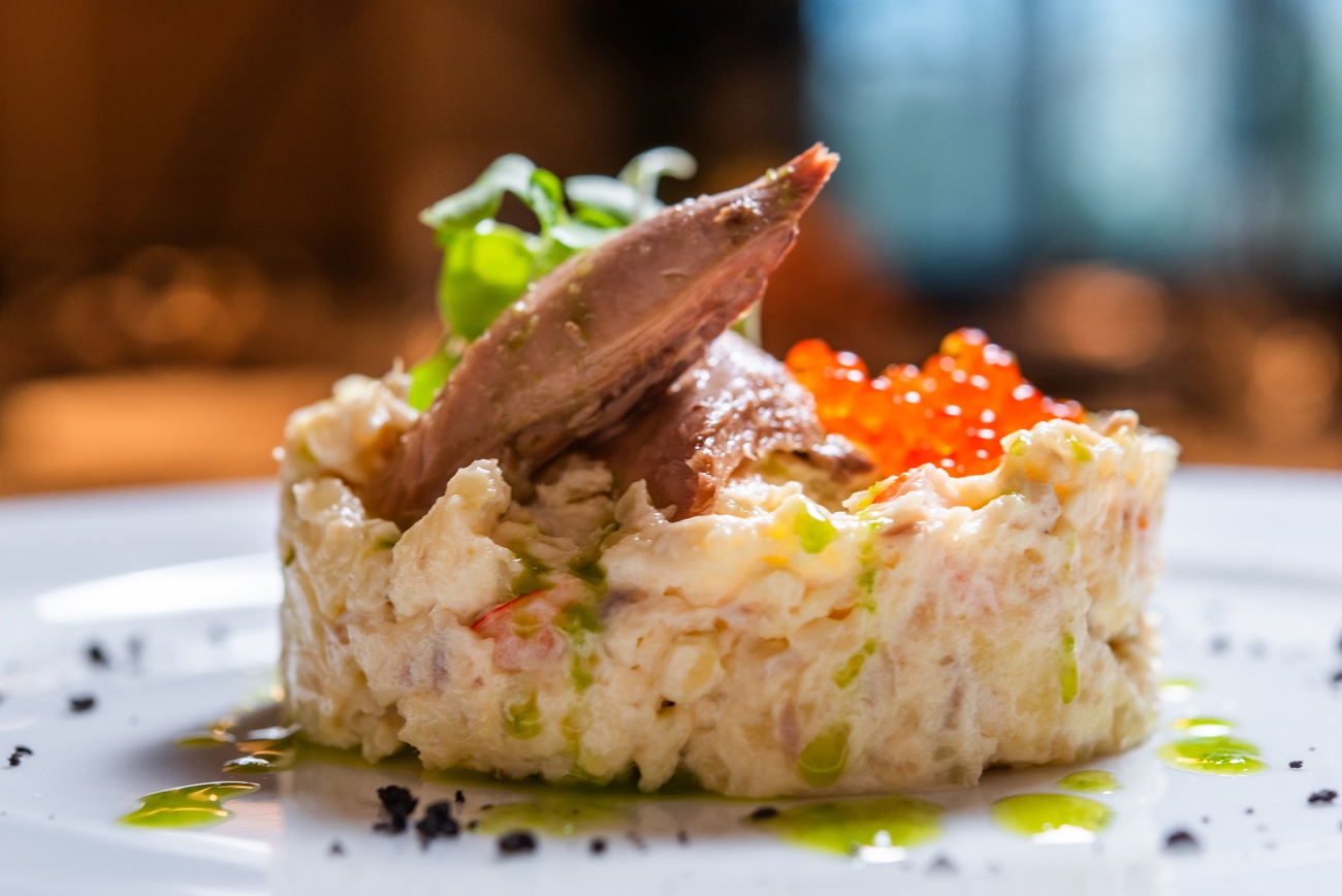 La Vasco Andaluza, ensaladilla de melva y langostinos La Vasco Andaluza, ensaladilla de melva y langostinos