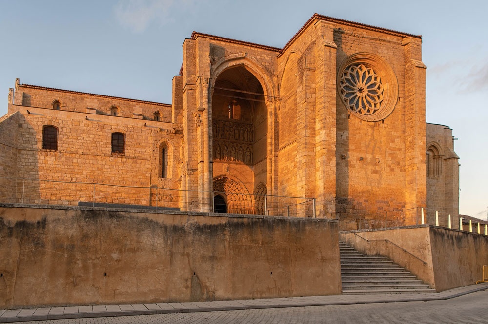 Colegiata de Santa María la Blanca de Villalcázar de Sirga