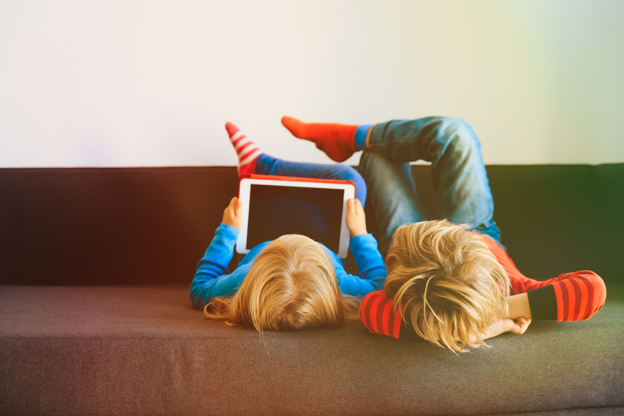 Fomenta el bienestar digital de tus hijos esta Semana Santa siguiendo estos sencillos consejos